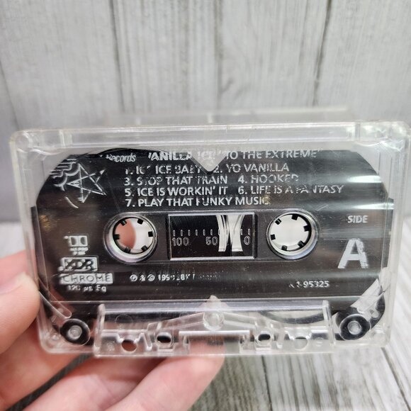 Vanilla Ice To The Extreme Cassette Tape 1990 - Picture 1 of 2